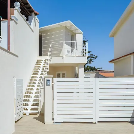House On The - Isulatravel